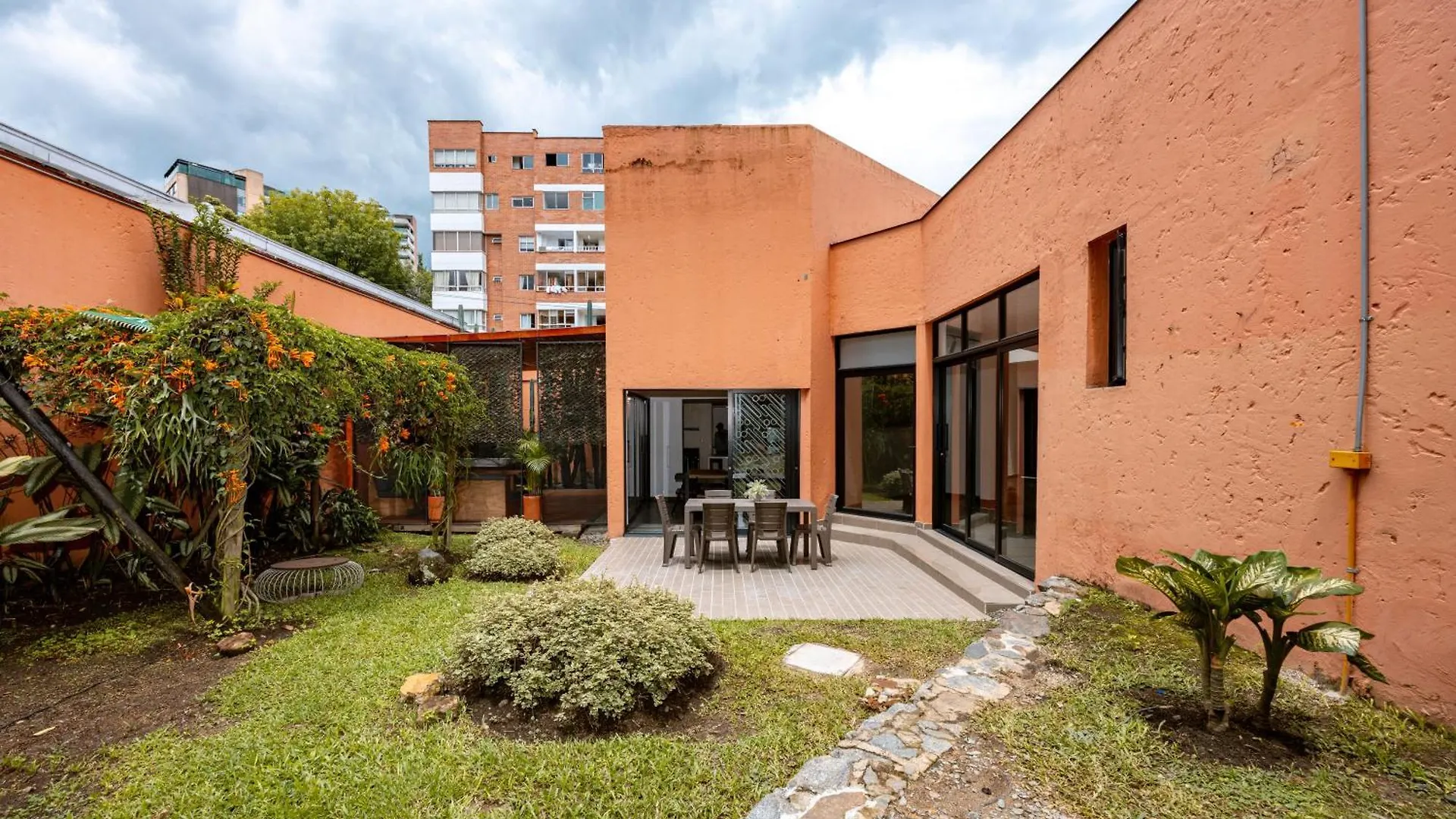 5Br Poblado Villa Close To Lleras Jacuzzi Cinema Ac Medellin