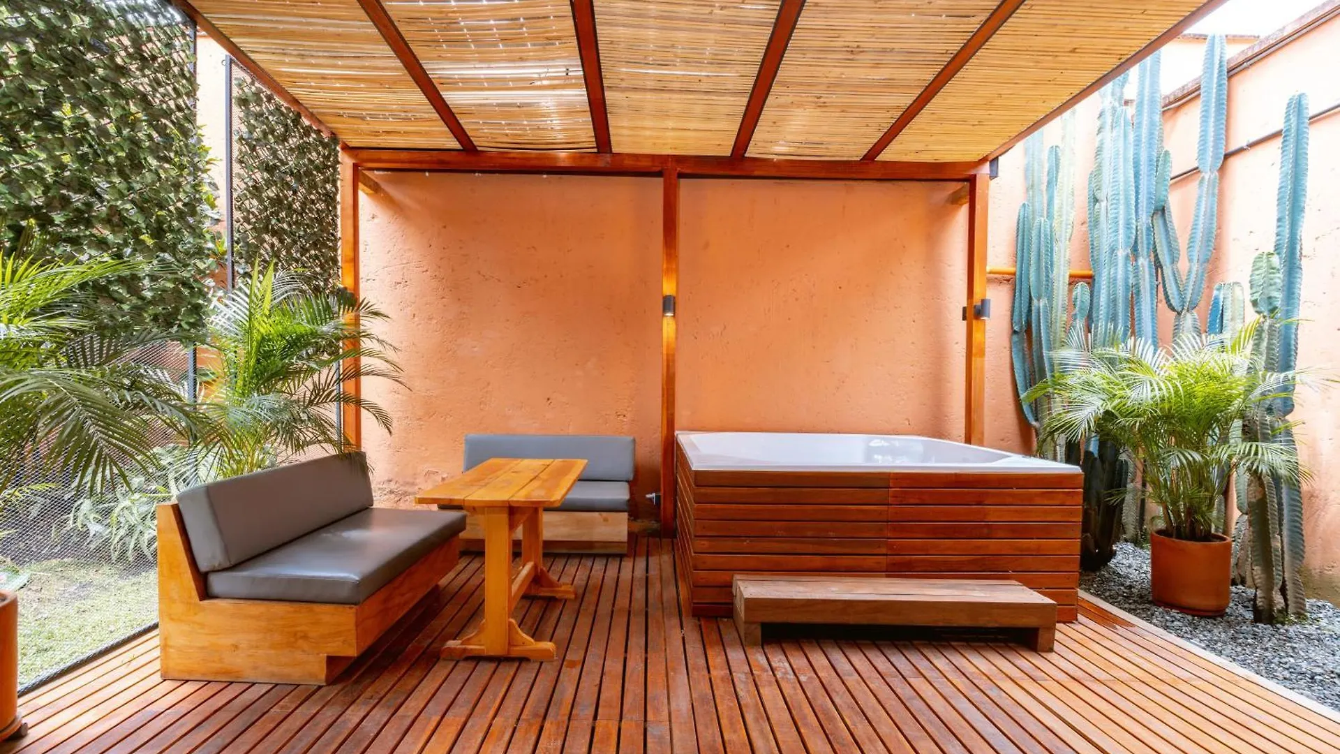 5Br Poblado Villa Close To Lleras Jacuzzi Cinema Ac Medellin
