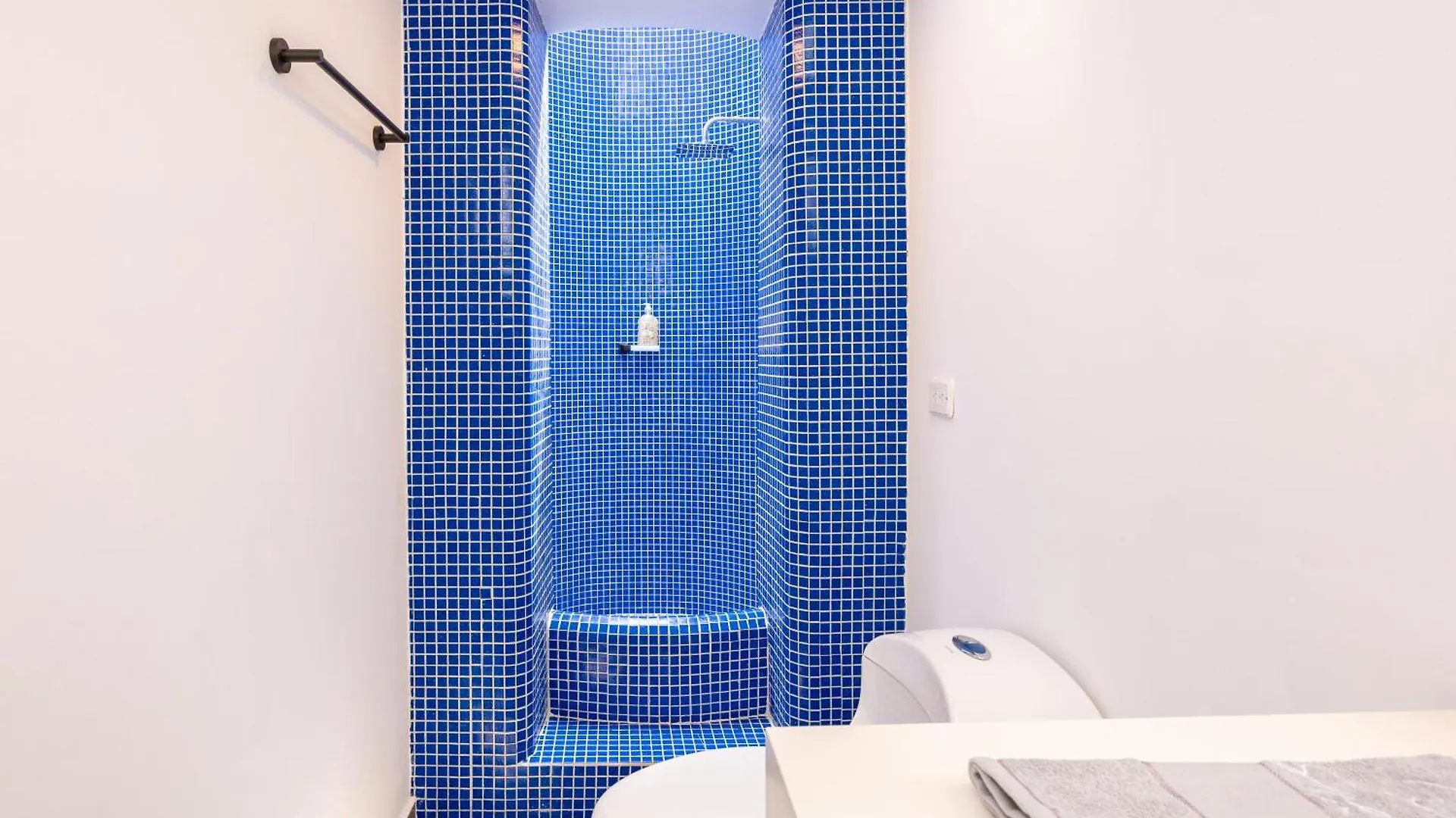 5Br Poblado Villa Close To Lleras Jacuzzi Cinema Ac Medellin