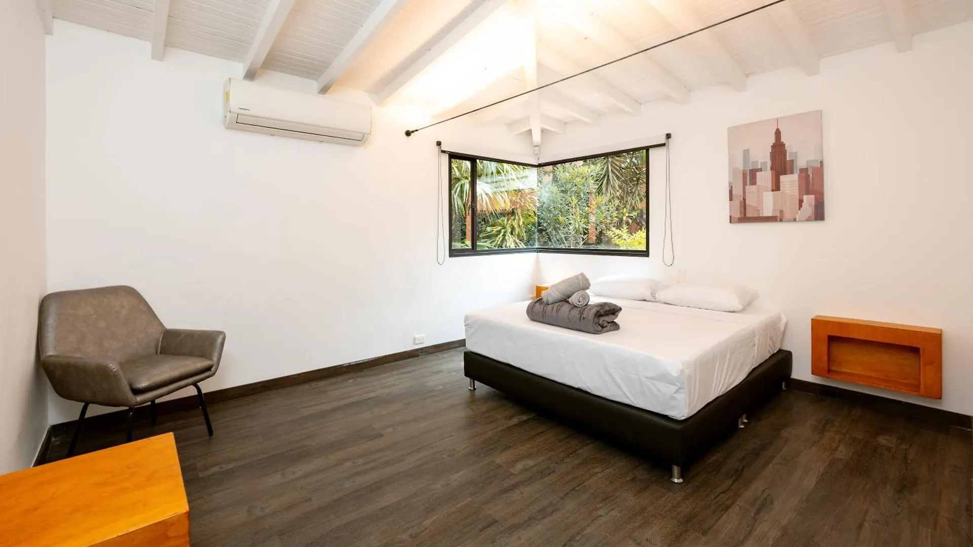 5Br Poblado Villa Close To Lleras Jacuzzi Cinema Ac Medellin