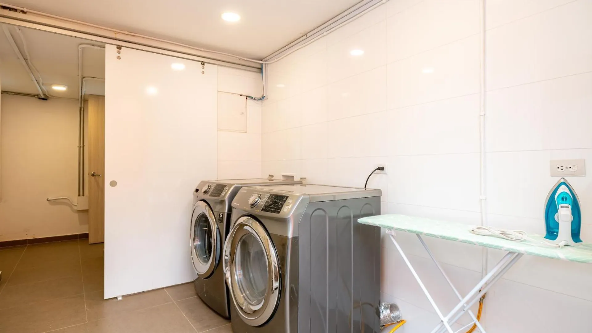 5Br Poblado Villa Close To Lleras Jacuzzi Cinema Ac Medellin
