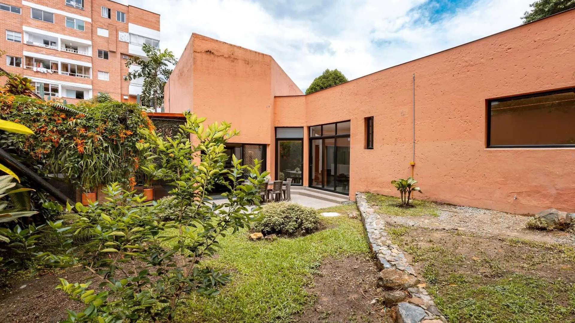 5Br Poblado Villa Close To Lleras Jacuzzi Cinema Ac Medellin