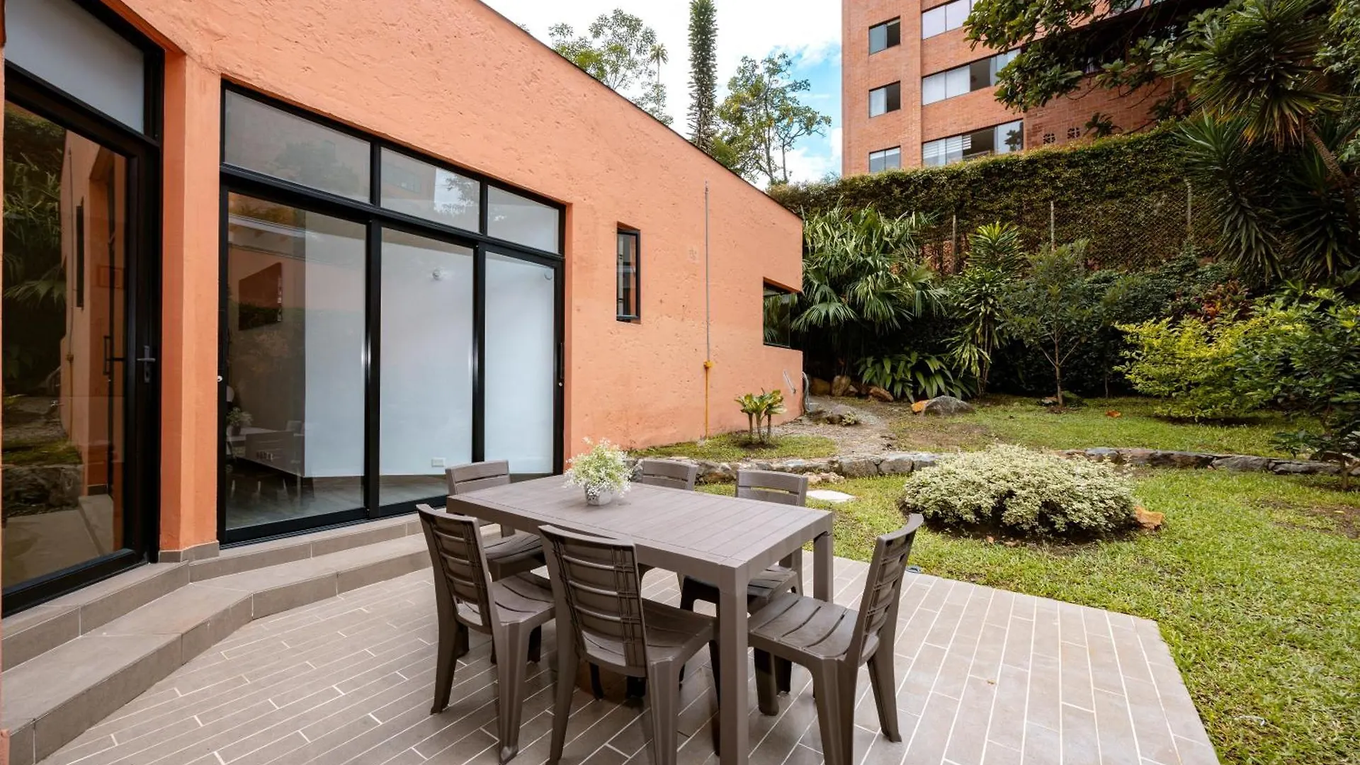 5Br Poblado Villa Close To Lleras Jacuzzi Cinema Ac Medellin 0*,  Colombia