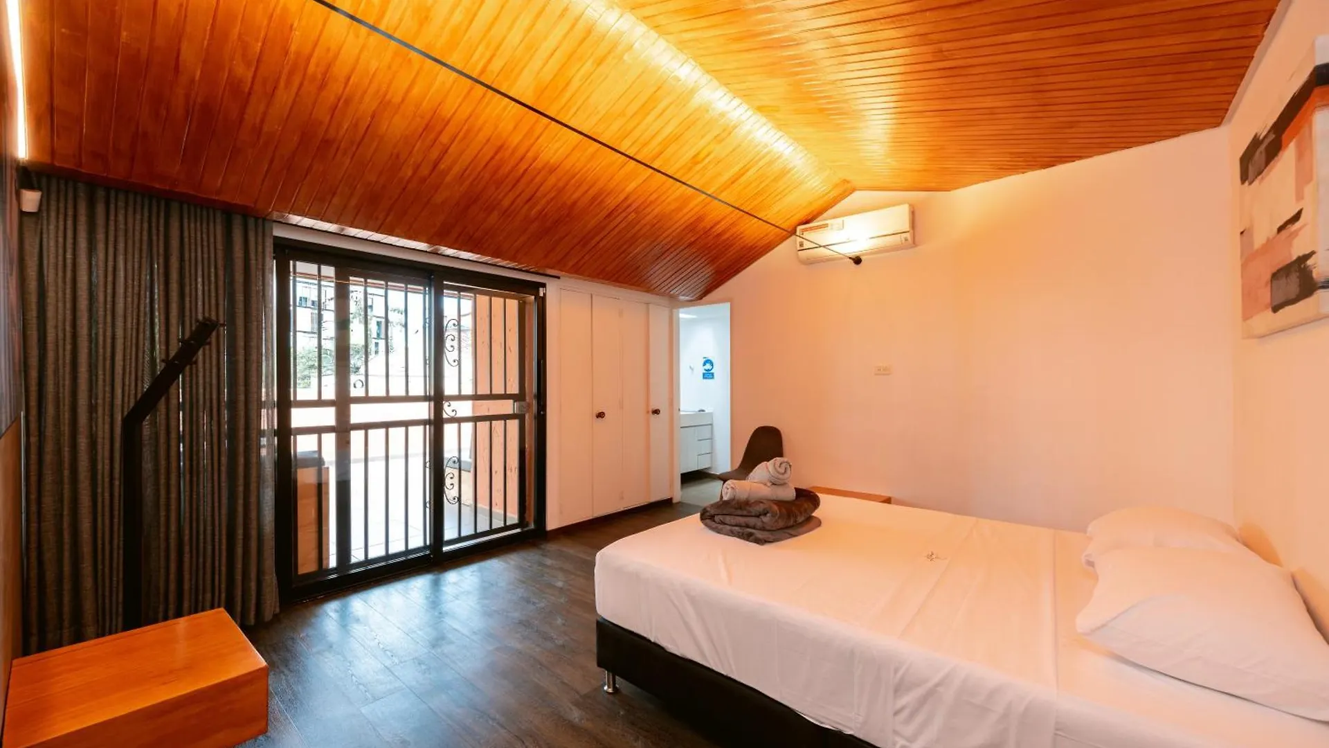 5Br Poblado Villa Close To Lleras Jacuzzi Cinema Ac Medellin