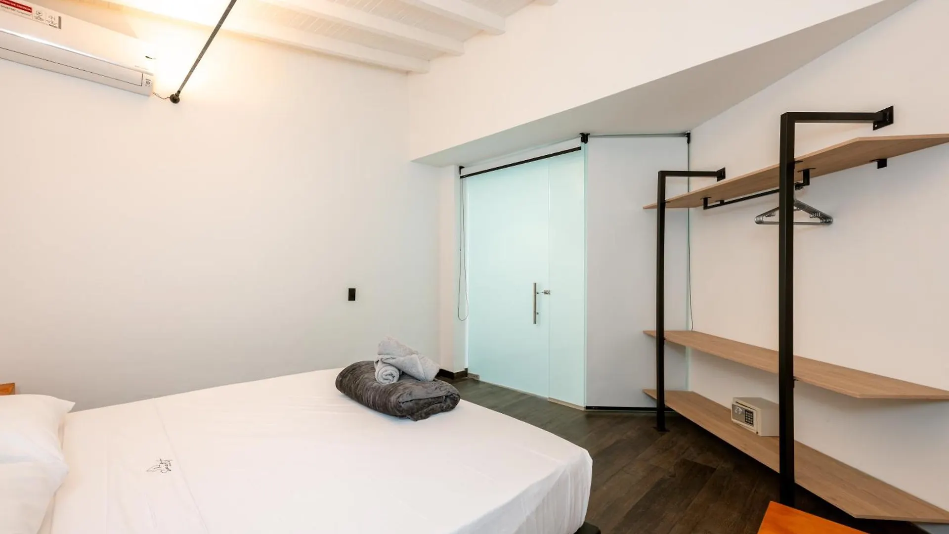 5Br Poblado Villa Close To Lleras Jacuzzi Cinema Ac Medellin 0*,