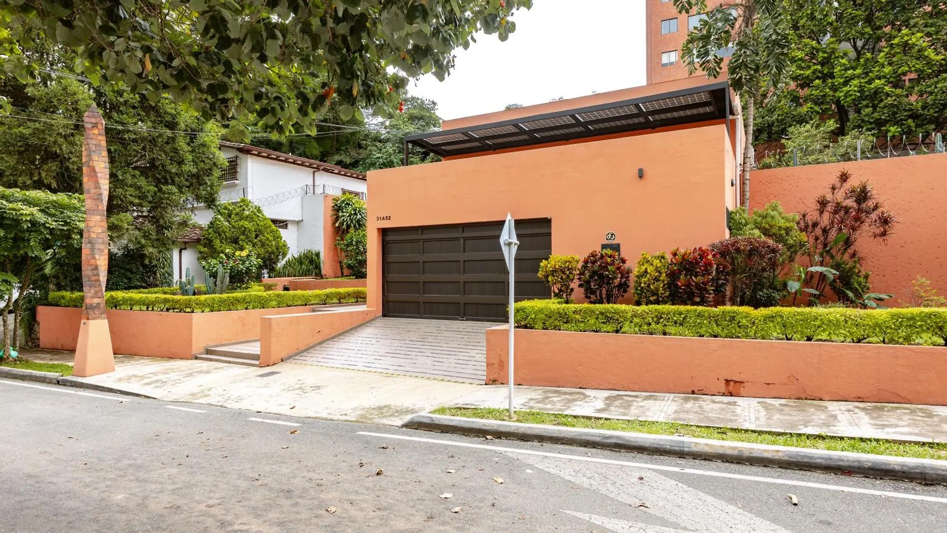 5Br Poblado Villa Close To Lleras Jacuzzi Cinema Ac Medellin