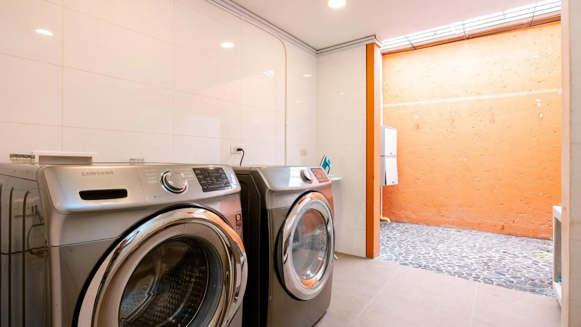 5Br Poblado Villa Close To Lleras Jacuzzi Cinema Ac Medellin Colombia