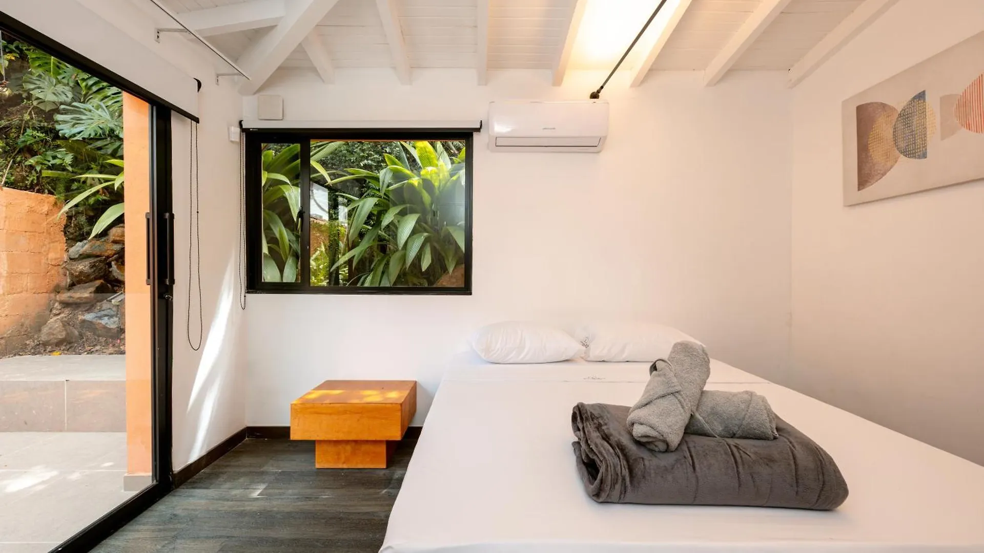 5Br Poblado Villa Close To Lleras Jacuzzi Cinema Ac Medellin Colombia