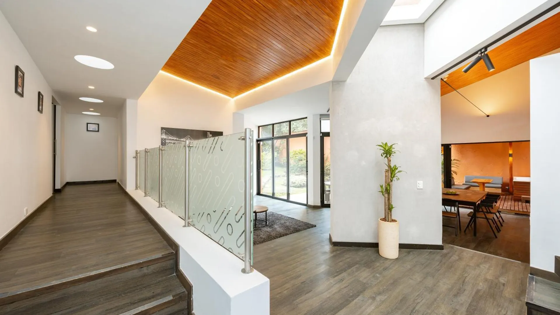 5Br Poblado Villa Close To Lleras Jacuzzi Cinema Ac Medellin