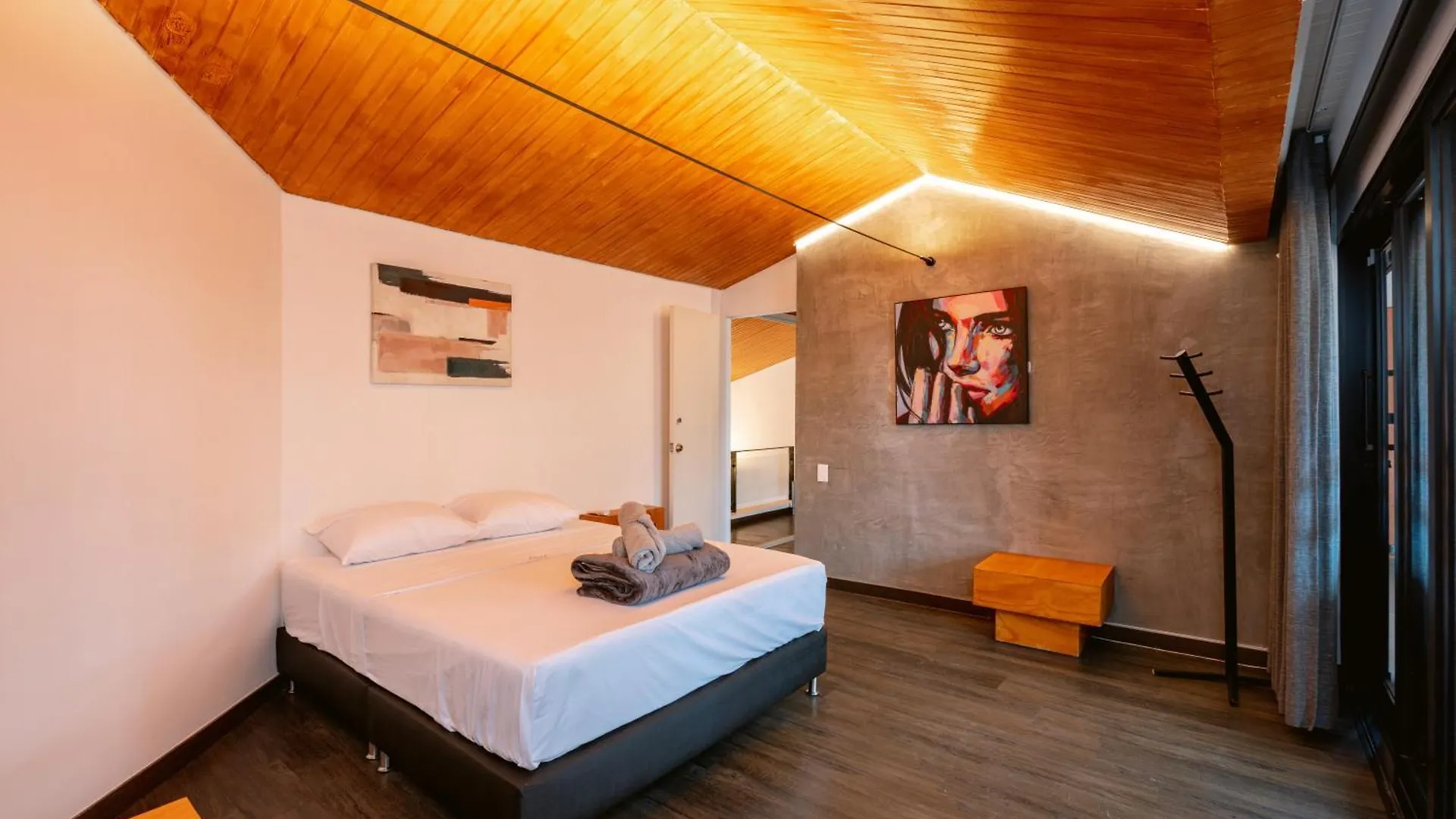 5Br Poblado Villa Close To Lleras Jacuzzi Cinema Ac Medellin Colombia