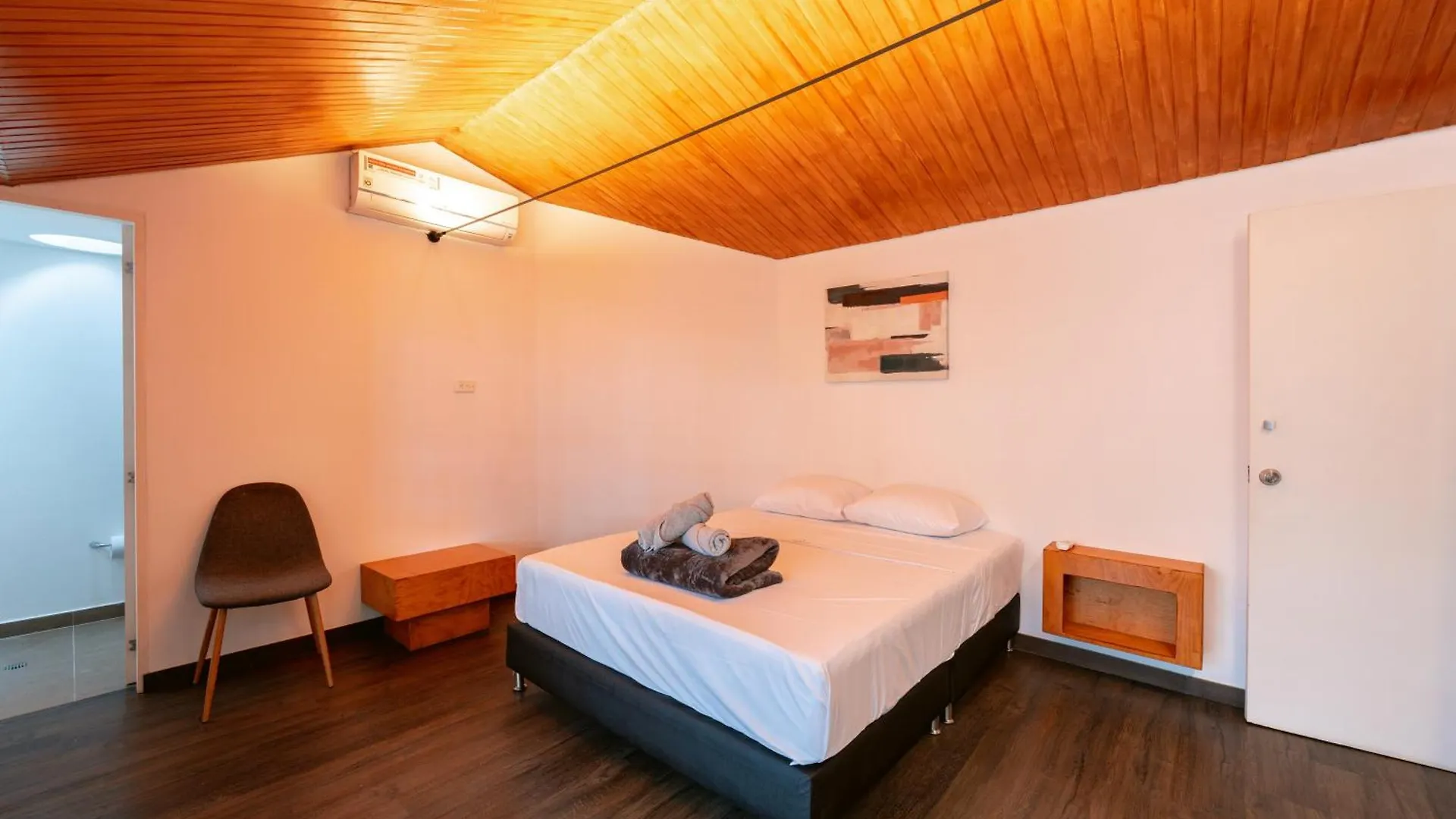 5Br Poblado Villa Close To Lleras Jacuzzi Cinema Ac Medellin