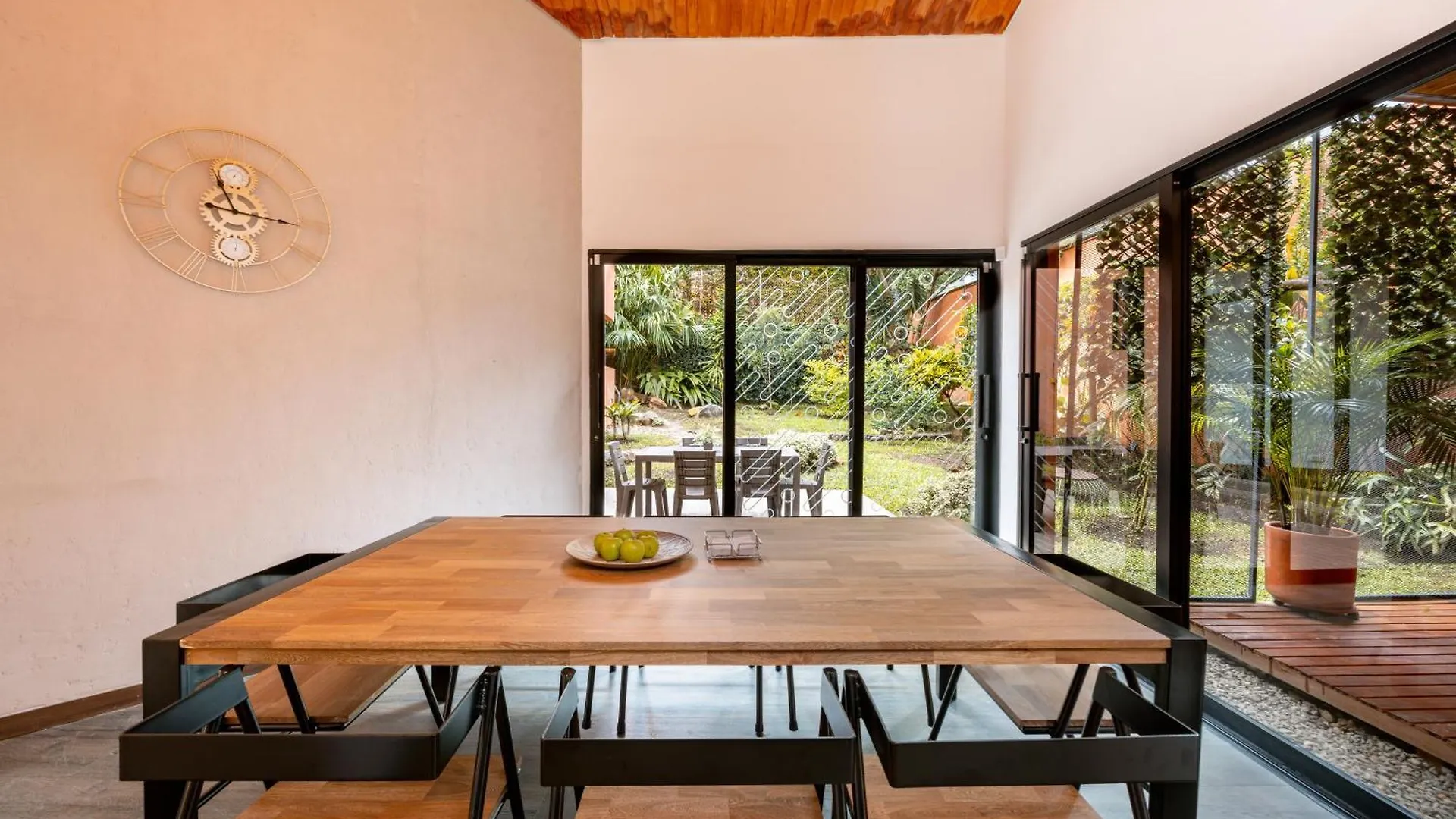 5Br Poblado Villa Close To Lleras Jacuzzi Cinema Ac メデジン 0*,  コロンビア