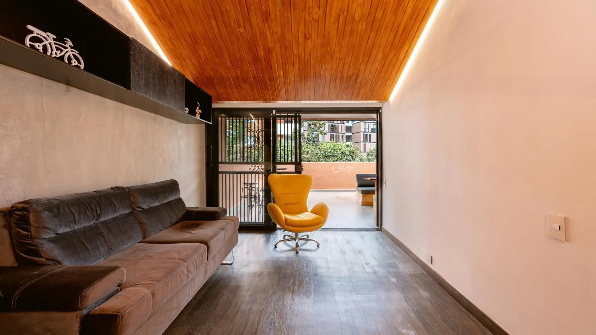 5Br Poblado Villa Close To Lleras Jacuzzi Cinema Ac メデジン