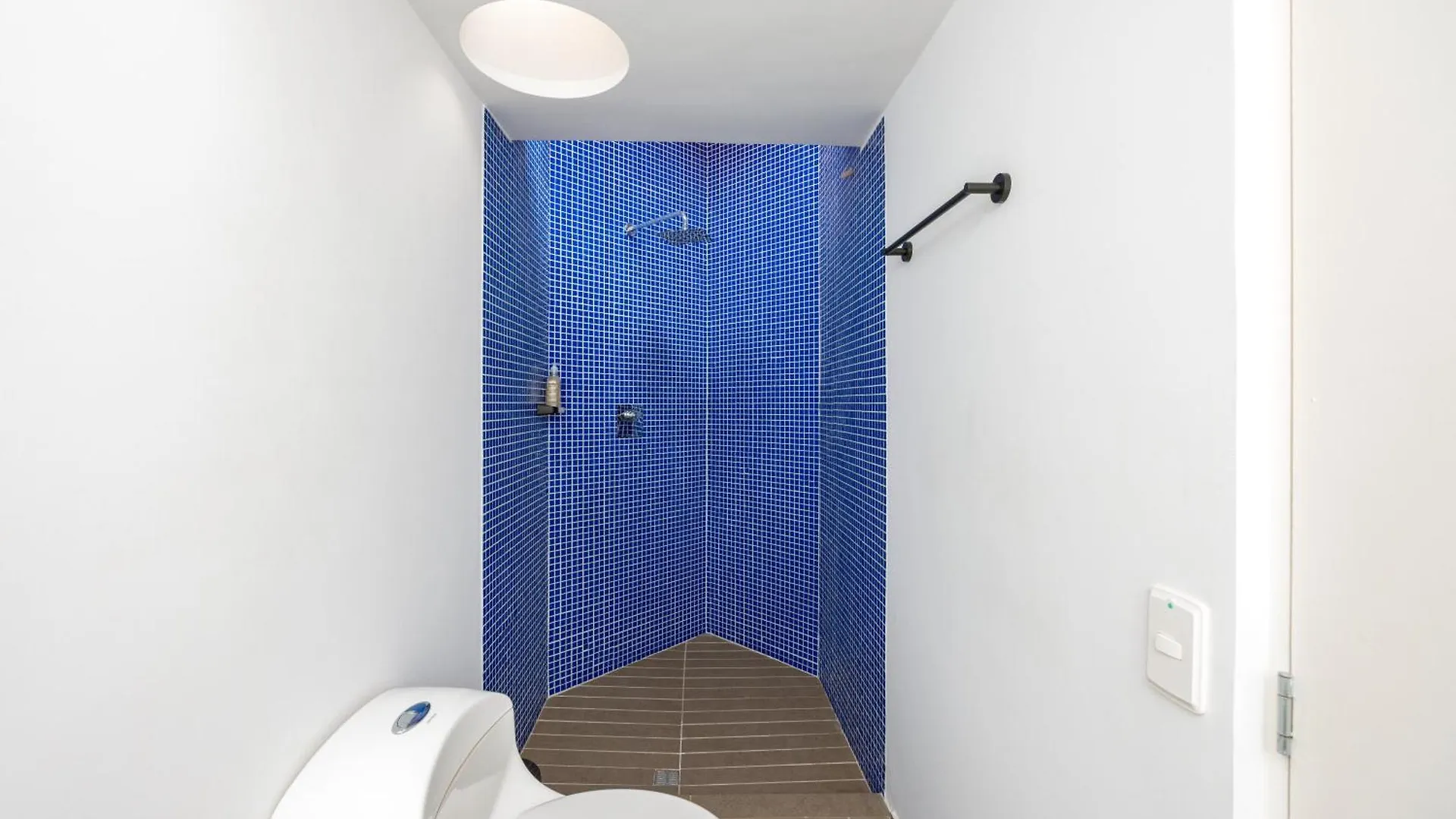 5Br Poblado Villa Close To Lleras Jacuzzi Cinema Ac メデジン