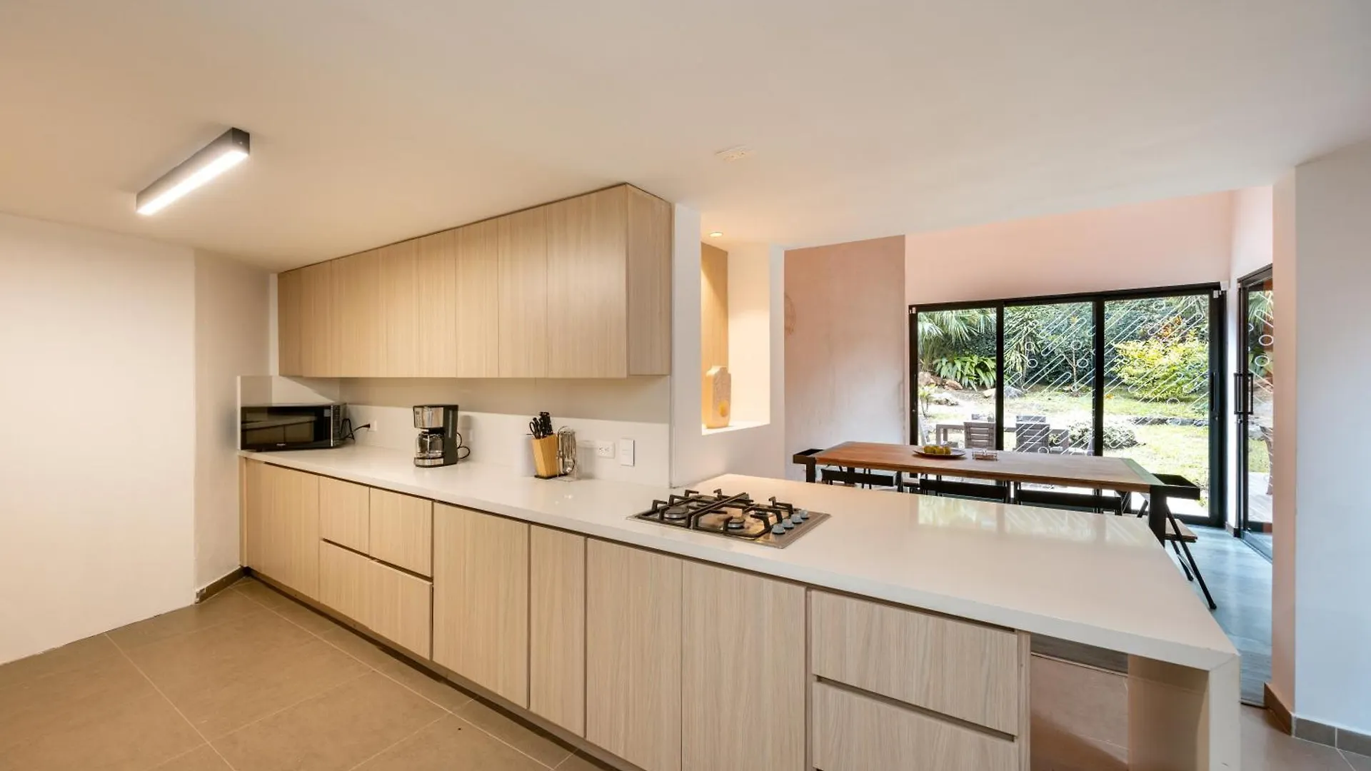 5Br Poblado Villa Close To Lleras Jacuzzi Cinema Ac メデジン コロンビア