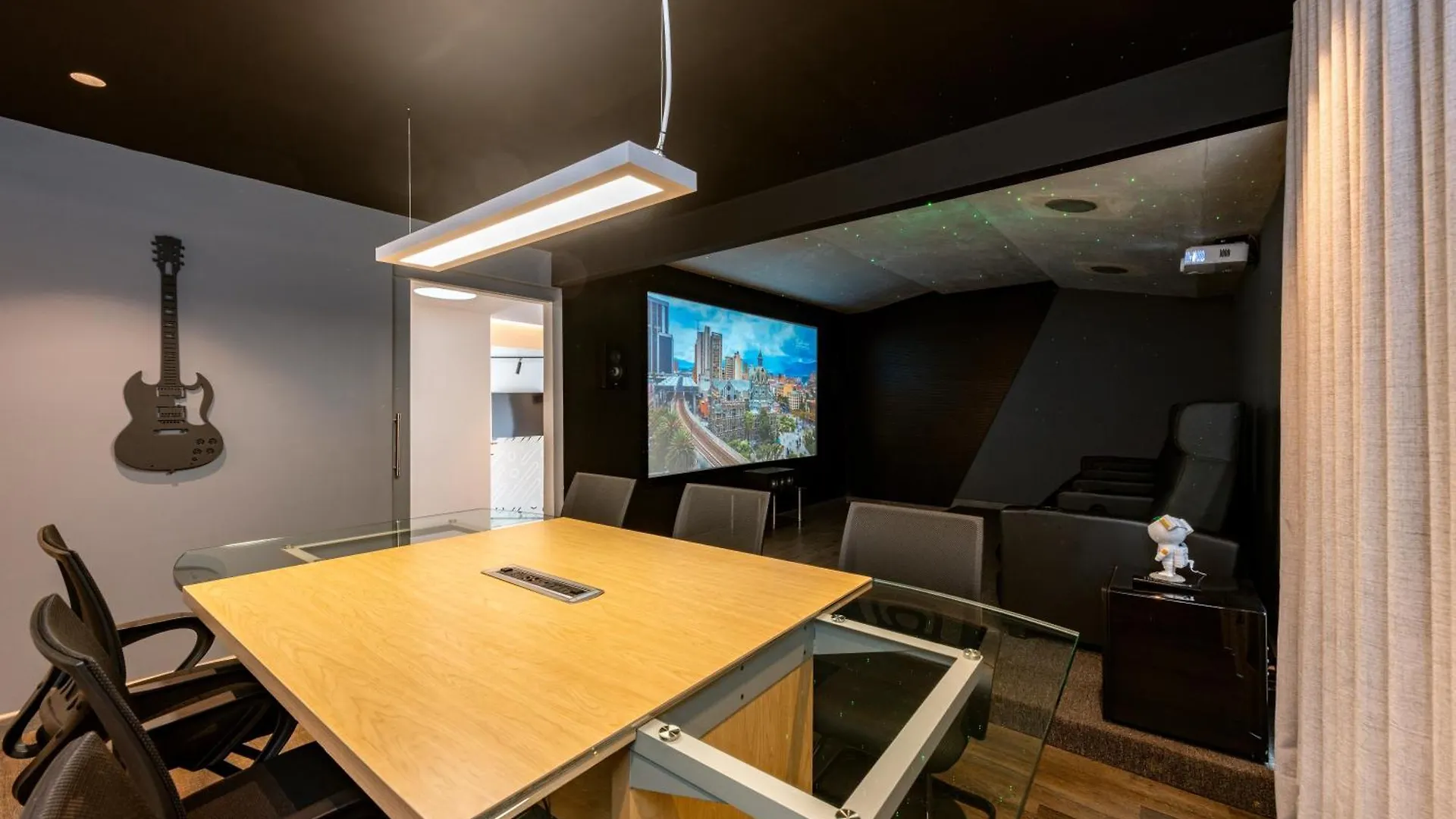 5Br Poblado Villa Close To Lleras Jacuzzi Cinema Ac メデジン